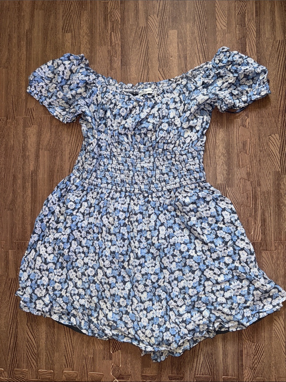 HOLLISTER MEDIUM BLUE AND GRAY FLORAL DRESS